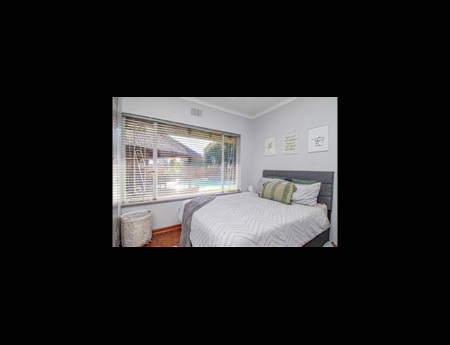 5 BEDROOM FREESTANDING FOR SALE IN GLEN MARAIS